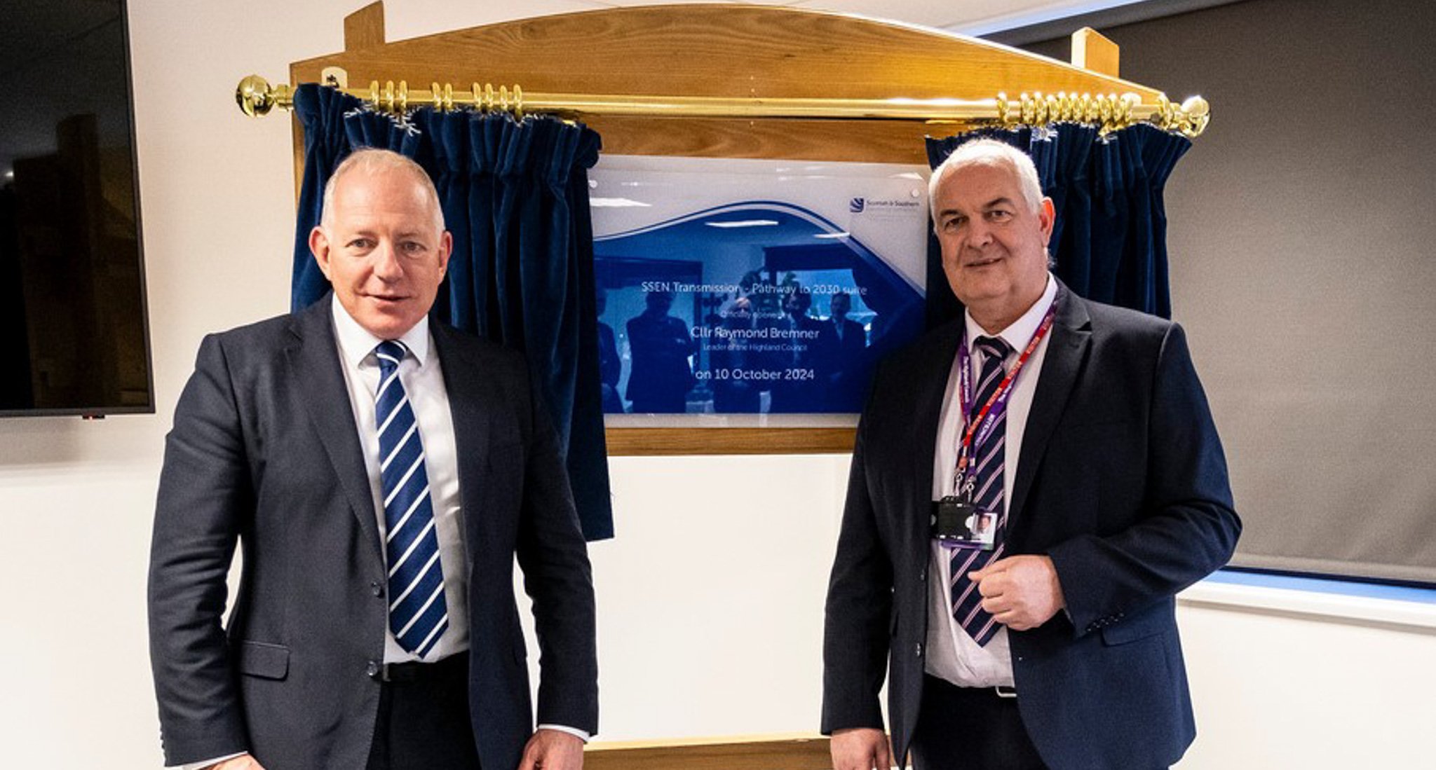 resized-SSEN Transmission's Director of Offshore Development and Delivery Sandy MacTaggart (left) with Cllr Raymond Bremner.jpg