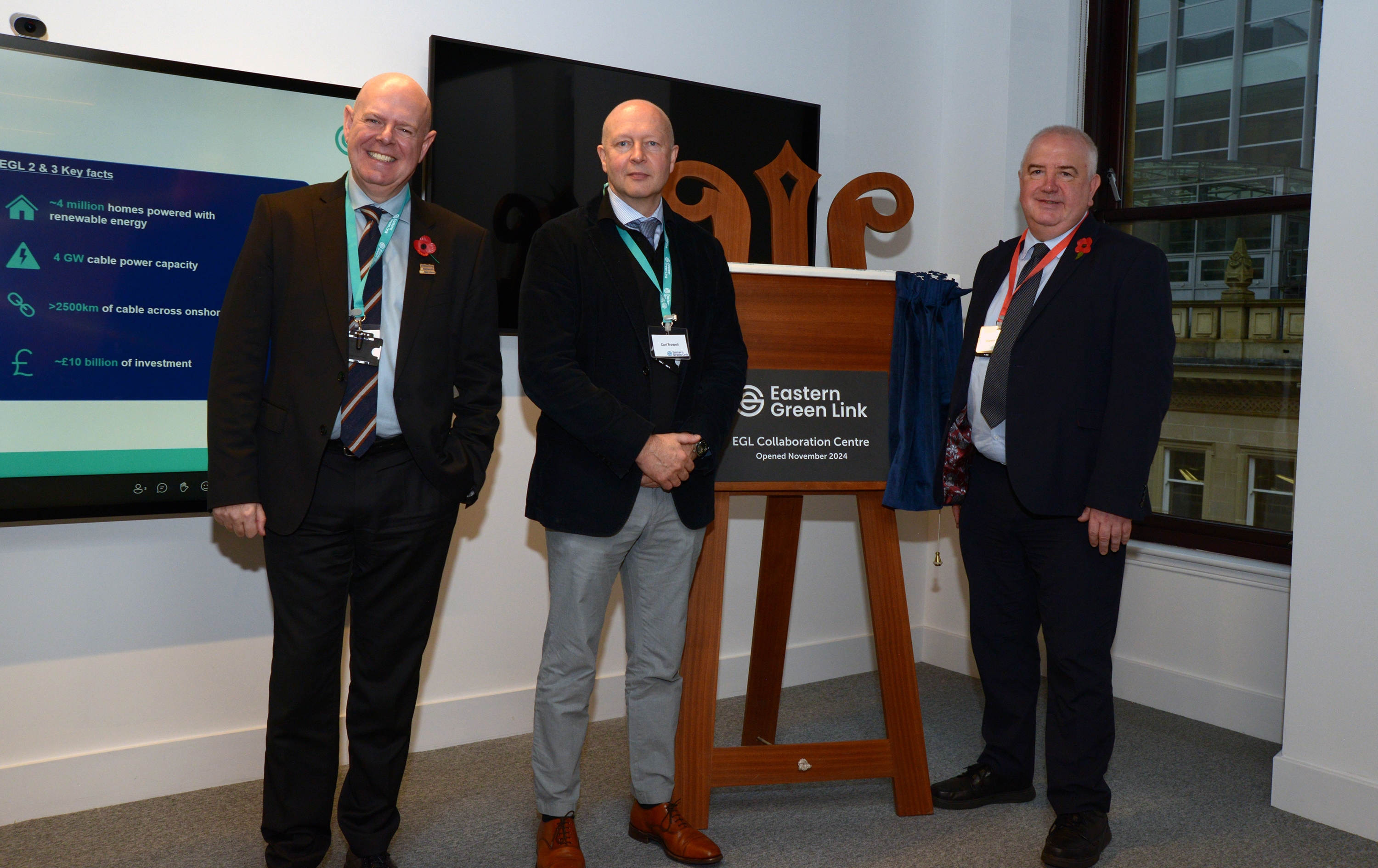  image showing Rob McDonald (SSEN Transmission’s Managing Director), Carl Trowell (National Grid Electricity Transmission’s President for UK Strategic Infrastructure) and Martin Rhodes (MP for Glasgow North) officially opening the new Eastern Green Link Collaboration Centre in Glasgow