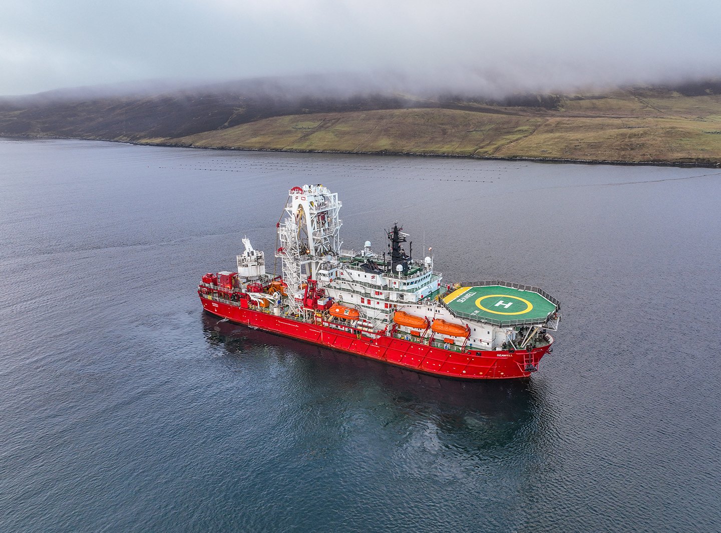 ssen-transmission_specialist-vessel-seawell-has-played-a-major-role-in-the-shetland-hvdc-link-project_credit-to-calum-fraser-photography.jpg