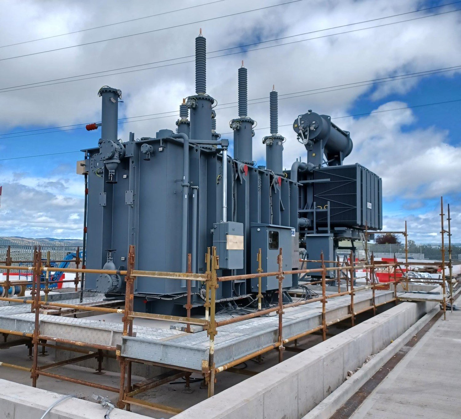 ssen-transmission_one-of-the-100-tonne-transformers-on-site-in-abernethy_cropped.jpg