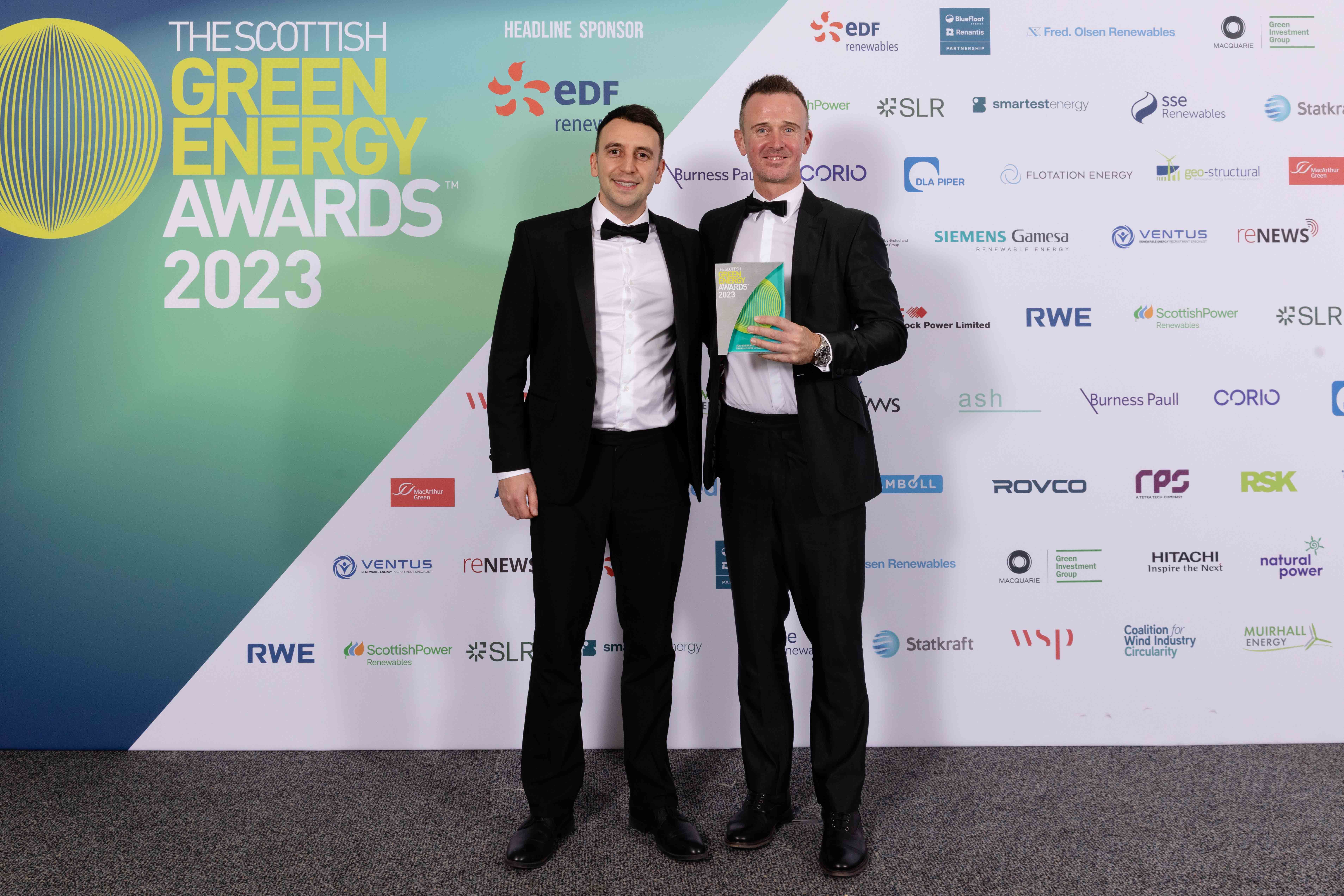 1. SSEN Transmission_Mike Astley and James McColl pick up the award for Outstanding Project[1].png